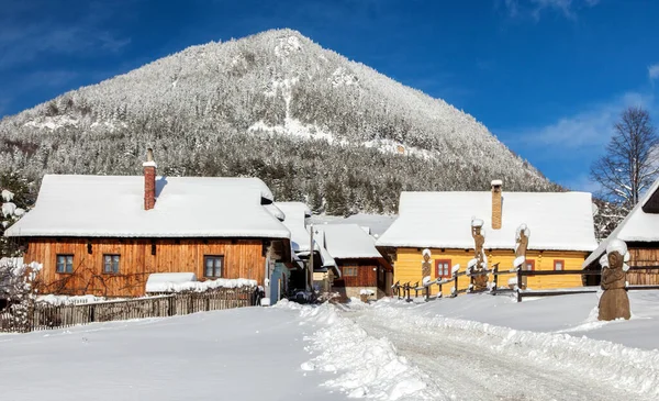 Vlkolinec Slowakei Januar 2015 Von Schnee Bedeckte Holzhütte Dorf Vlkolinec — Stockfoto