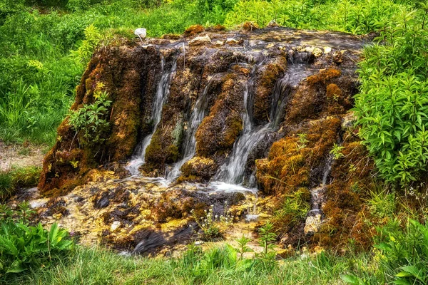 Proudící Voda Travertinovými Skálami Lese Zvaném Jazierské Travertiny Slovensku — Stock fotografie