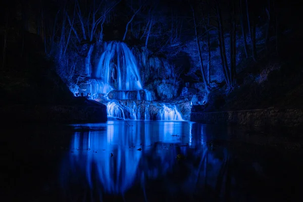 Освітлений Водоспад Лакі Блакитним Світлом Вночі Словаччина — стокове фото