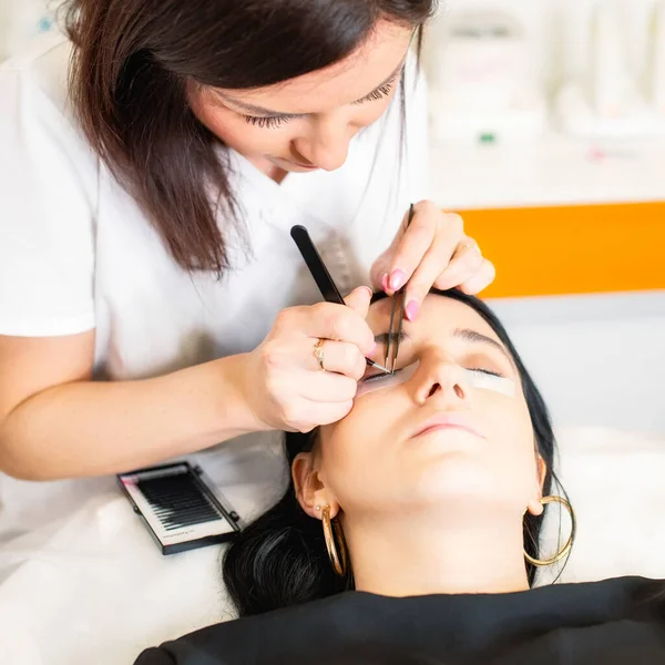 Beautician Making Eyelash Extension Procedure Permanent Eylashes Make —  Fotos de Stock