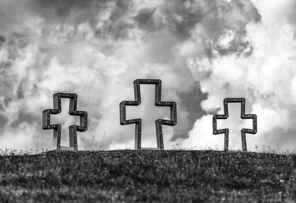 Trzy Krzyże Horyzoncie Chmurami Plecami — Zdjęcie stockowe