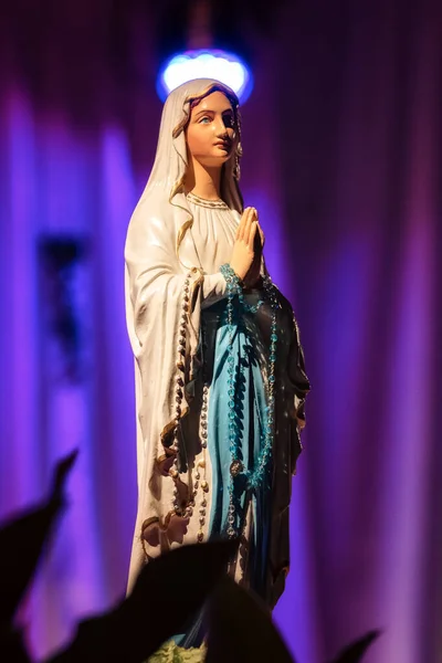 Estatua Virgen María Con Rosario —  Fotos de Stock