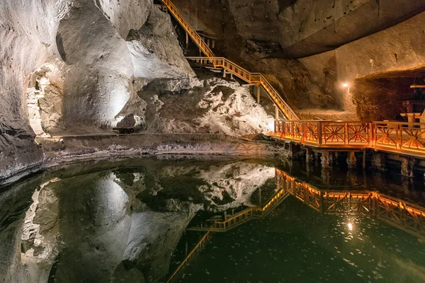 Wieliczka, Polonya - 20 Şubat: Yansıması gölde Wieliczka Tuz madeni üzerinde 20 Şubat 2018, Wieliczka