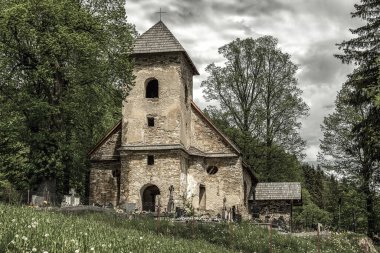 Zazriva, Slovakya - 21 Mayıs 2023: Zazriva köyündeki eski Katolik Azizler Kilisesi kalıntıları