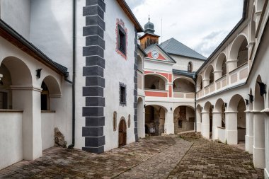 Slovenya 'nın Kasesi' ndeki avlu Luca.