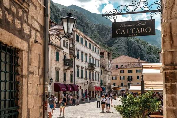 Kotor, Karadağ - 29 Ağustos 2023: Karadağ 'ın eski Kotor kenti