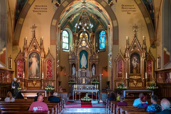 Krakow, Polonya - 11 Ağustos 2023 İlahi Merhamet, Aziz Faustina Kowalska tarafından başlatılan bağlılığa dayanan İsa Mesih 'in tasviri..