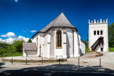 Spisska Bela, Slovakya 'daki St. Anna Kilisesi ve çan kulesi.
