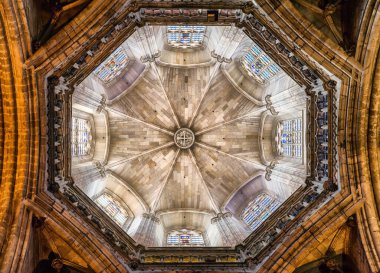 Holy Cross Barselona, İspanya, katedral içinde