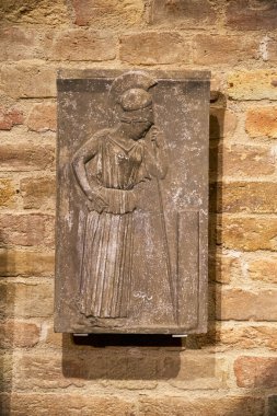 Yunan tanrıçası Pallas Athena 'nın Komarom, hungary' deki Yıldız Kalesi müzesindeki adak ferahlığı.