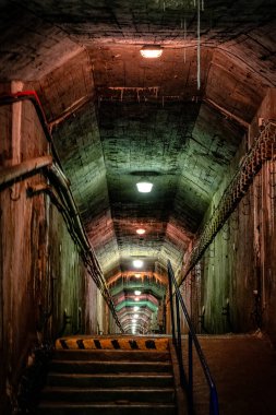 Uzun, ürkütücü koridor. Karanlık korku tüneli