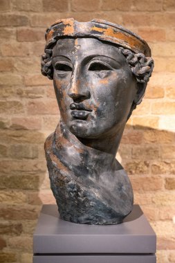 Dea Roma 'nın başı, Roma tanrıçası. Macaristan 'ın başkenti Komarom' daki Star Castle 'da Güzel Sanatlar Müzesi.