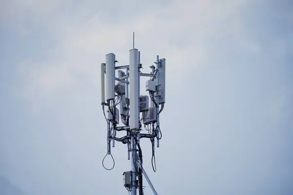 Telekommunikationsturm Von Und Mobilfunk Basisstation Von Cell Site Funkübertragungsantennen Sender — Stockfoto
