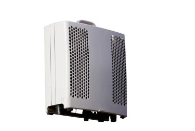 Küçük Hücre 3G, 4G, 5G Sistem.Makro Üs İstasyonu veya Üs Alıcı İstasyonu. Kablosuz iletişim anten vericisi kutupta, beyaz arkaplanda izole..                   