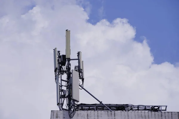 The RRU receives digital data and converts it to analog radio signals. It also receives radiosignals and converts these to digital signals. Small Cell 4G, 5G Radio System.