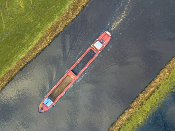 Mozgó Belvízi Teherhajó Légi Felvétel Holland Csatornában — Stock Fotó