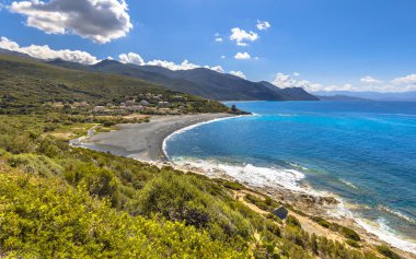 Fransa 'nın başkenti Korsika' da siyah kumlu Albo köyüne bakın..