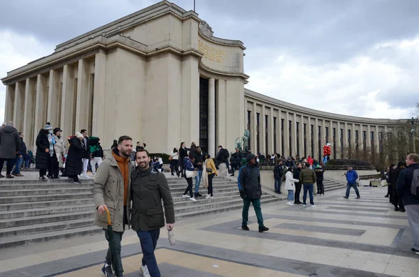 Paris France March 2023 People Trocadero Plaza Front Chaillot Palace — Stock Photo, Image