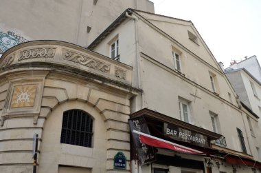 Paris, Fransa - 17 Mart 2023: Paris, Fransa 'nın Latin Mahallesi' ndeki binalar.