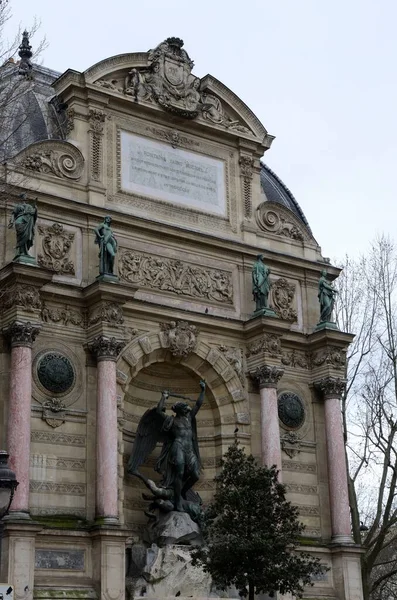 Μνημειώδες Fontaine Saint Michel Στο Έκτο Διαμέρισμα Του Παρισιού Γαλλία — Φωτογραφία Αρχείου