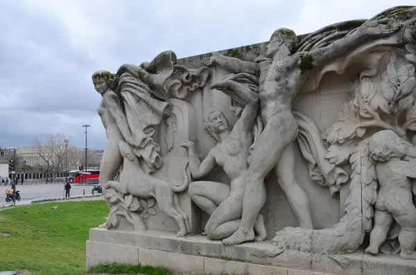 Париж Франция Марта 2023 Года Каменная Статуя Люди Садах Трокадеро — стоковое фото