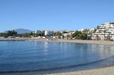 Marbella, İspanya - 10 Aralık 2023: Marbella, İspanya 'da Banus Limanı' nın güzel manzarası.