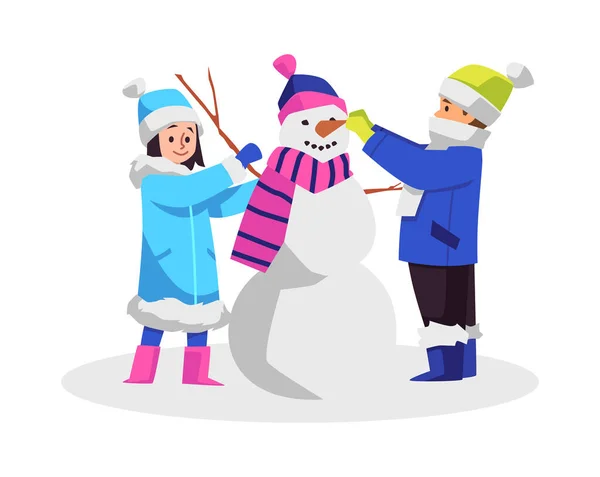 快乐的孩子们做雪人的扁平风格 矢量插图孤立在白色的背景上 户外活动 保暖衣服 男孩和女孩在一起玩耍 — 图库矢量图片