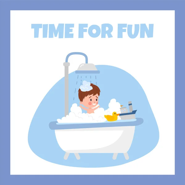 快乐的小男孩玩的玩具和泡沫在浴室的平面风格 病媒图解孤立的蓝色背景 时间的乐趣 感情的孩子性格 — 图库矢量图片