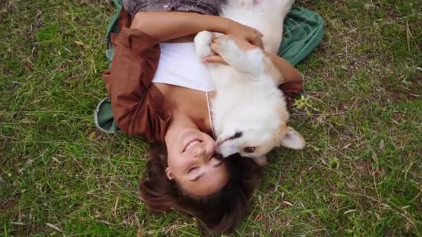 Blissful Moments Young Woman Her Dog Corgi Savor Serene Outdoor — Stock Video