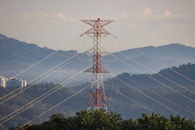 Elektrik iletim alt istasyonu ve elektrik santrali.