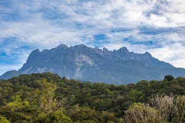 İnanılmaz ve Kinabalu Dağı manzarası Kundasang Ulusal Parkı, Sabah, Borneo