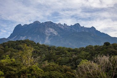 İnanılmaz ve Kinabalu Dağı manzarası Kundasang Ulusal Parkı, Sabah, Borneo