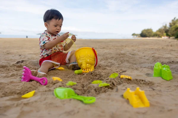 Niño Chino Asiático Playa Los Juguetes Para Arena Juegos Infantiles —  Fotos de Stock