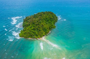Kelambu Sahili, Kudat, Sabah, Malezya 'nın muhteşem deniz manzarası.