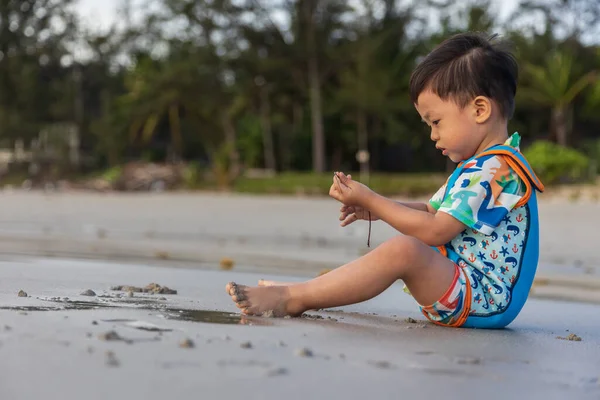 Šťastné Asijské Čínské Dítě Hraje Pláži Kluk Baví Venku Letní — Stock fotografie