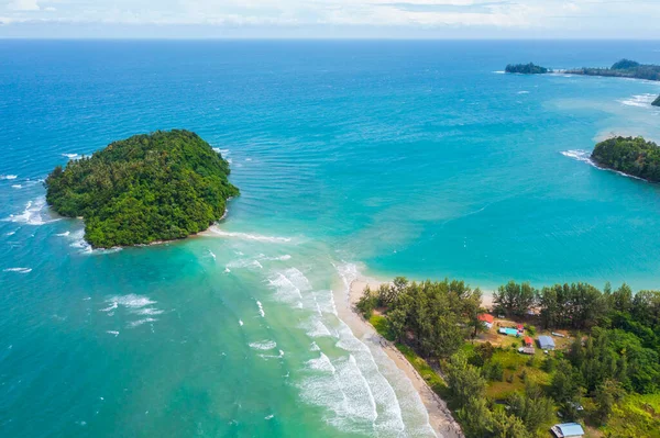 Kelambu Sahili, Kudat, Sabah, Malezya 'nın muhteşem deniz manzarası.