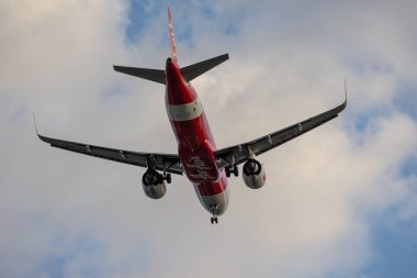 Kota Kinabalu, Sabah, Malezya - 23 Nisan 2023 - 9M-AGK Airbus A320-200N Neo uçakları Kota Kinabalu Uluslararası Havaalanı, Sabah, Malezya