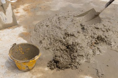 Yerde taze beton karışımı