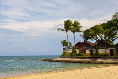 Tanjung aru Sahili 'nin en ünlü gün batımı sahili Kota Kinabalu, Sabah, Malezya