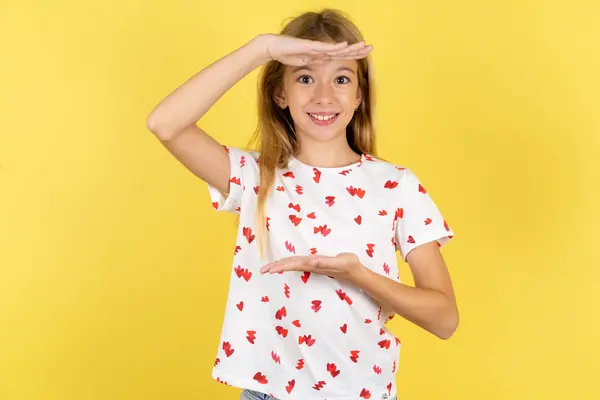 Caucasian Kid Girl Wearing Polka Dot Shirt Yellow Background Gesturing — Stock Photo, Image