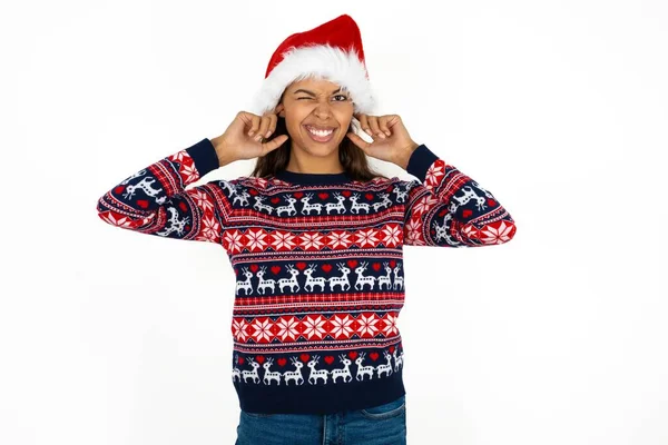 Happy Beautiful Hispanic Woman Wearing Knitted Sweater Santa Claus Hat — Stock Photo, Image