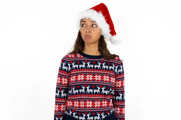 Dissatisfied Beautiful Hispanic Woman Wearing Knitted Sweater Santa Claus Hat — Stock Photo, Image