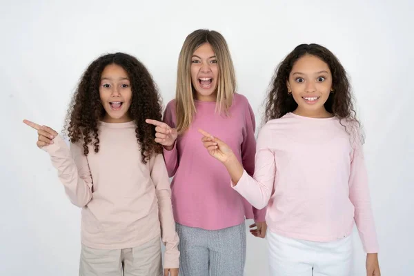 Three Young Beautiful Multiracial Kid Girls Points Aside Copy Blank — Stock Photo, Image