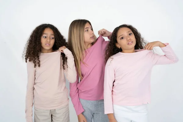 Drie Jonge Mooie Multiraciale Jongen Meisjes Gestrest Angstig Moe Gefrustreerd Stockfoto