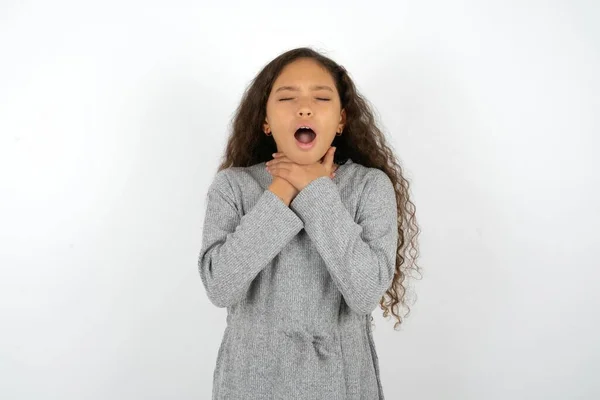 Beautiful Teen Girl Wearing Grey Dress White Background Shouting Suffocate — Stock Photo, Image