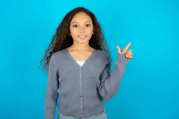 Beautiful Kid Girl Wearing Casual Jacket Blue Background Pointing Fingers — Stock Photo, Image