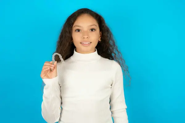 Beautiful Kid Girl Wearing White Turtleneck Blue Background Holding Invisible — Stock Photo, Image