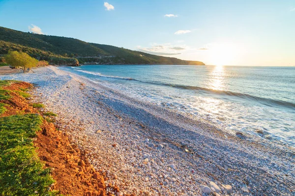 Заході Сонця Можна Побачити Мальовничий Пляж Затоку Водою Грецькій Мальовничій — стокове фото