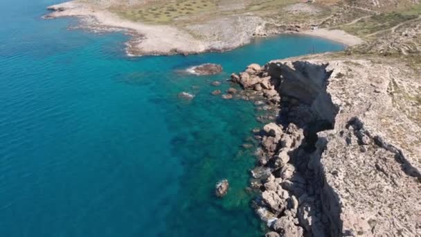 Spiaggia Aerea Bellissima Baia Acqua Nella Spettacolare Linea Costiera Greca Filmato Stock Royalty Free