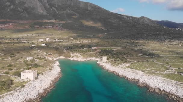 Flygfoto Vacker Strand Och Vatten Vik Den Grekiska Spektakulära Kustlinjen — Stockvideo